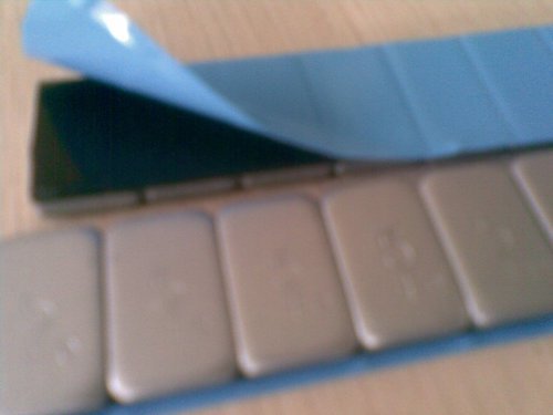 चिपकने वाला पहिया वजन