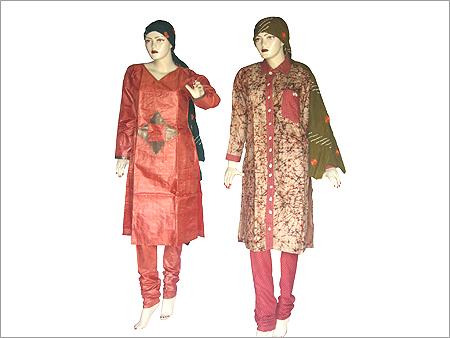 खादी महिलाओं के सूट