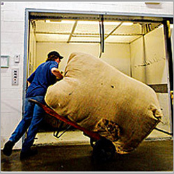 गुड्स और फ्रेट लिफ्ट