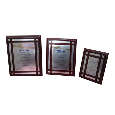 लकड़ी के ट्रॉफी