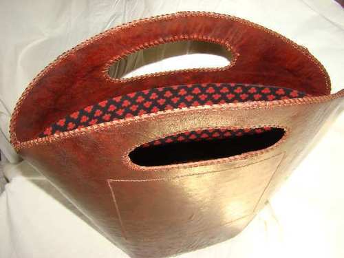 लेदर बैग