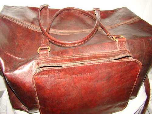 चमड़े के बैग