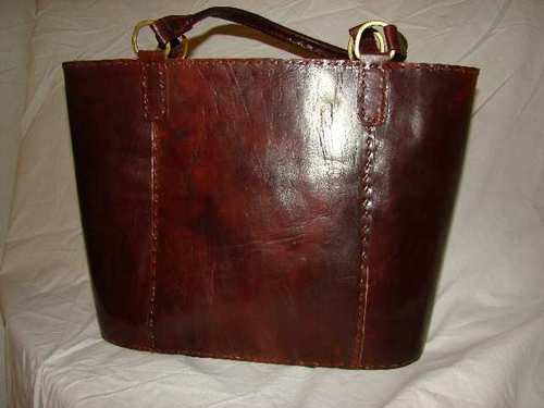 चमड़े के बैग