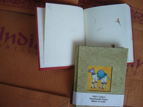 हाथ से बने डायरी