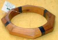 लकड़ी की रंगीन चूड़ी