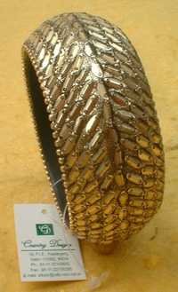 प्लास्टिन मेटल बीडेड बंगल रिंग