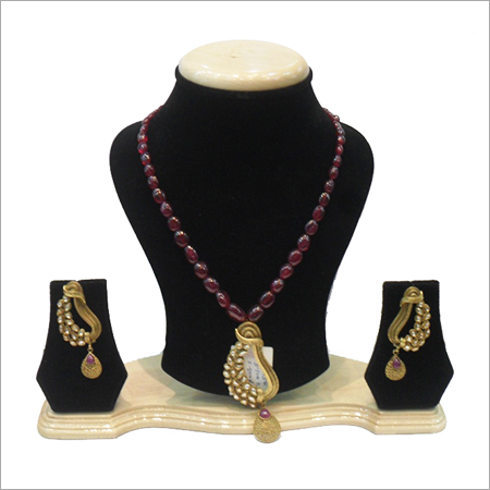 डिज़ाइनर गोल्ड नेकलेस सेट