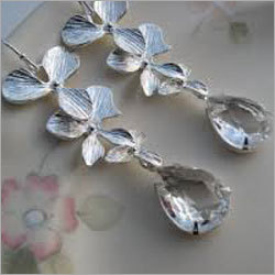 क्रिस्टल ईयरिंग