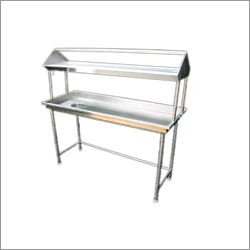 गंदे डिश लैंडिंग टेबल