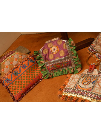 कढ़ाई वाले बैग