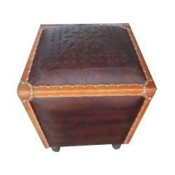 लेदर ट्रंक