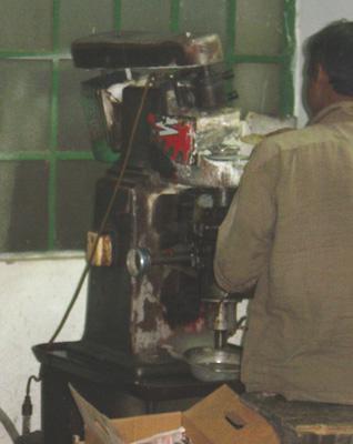 ऑप्टिकल लेंस मशीनरी