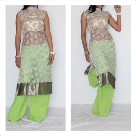 बेज ब्लाउज़ के साथ नेट जैकेट