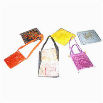 कढ़ाई वाले बैग