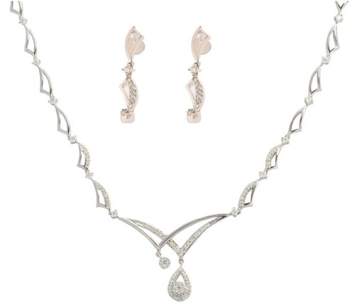 Elegant Design Necklace