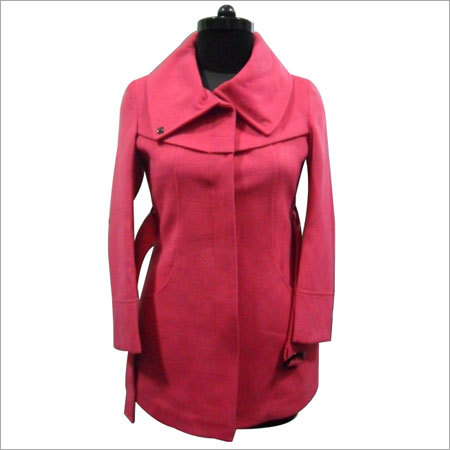 महिलाओं का लंबा गुलाबी कोट