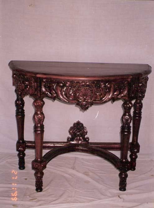 लकड़ी के नक्काशी वाला कंसोल टेबल