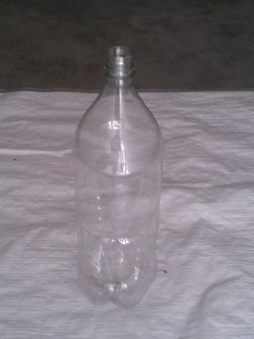 2 लीटर पानी की बोतलें