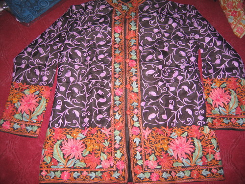डिजाइनर कढ़ाई वाली महिलाओं की जैकेट