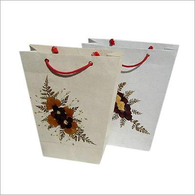 हस्तनिर्मित कागज उपहार बैग