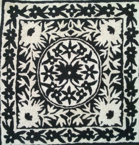 हाथ से बने कुशन कवर