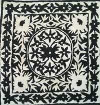 हाथ से बने कुशन कवर