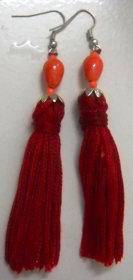 कॉटन धागे की बालियाँ