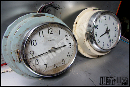 मशीन से बनी विंटेज शिप क्लॉक