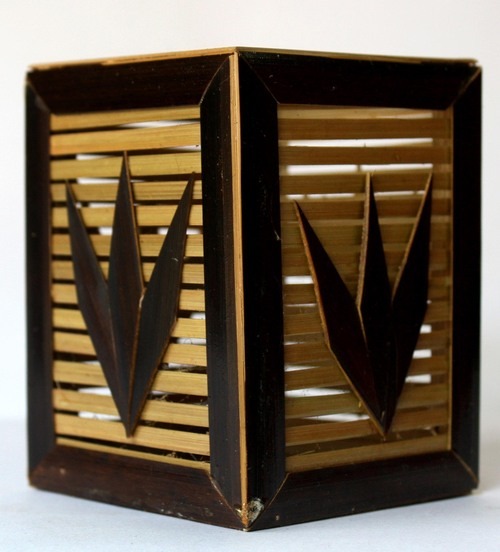 बाँस का पेनस्टैंड