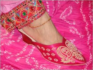 शुद्ध चमड़े की सीक्विन वाली जूतियां