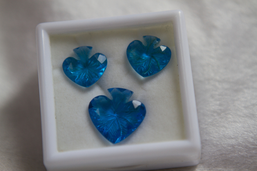 कीमती और अर्ध-कीमती पत्थर