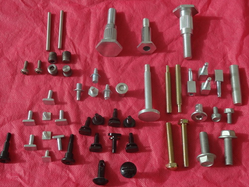 4 पहिया फास्टनर्स