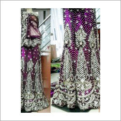 कढ़ाई वाला लहंगा चोली