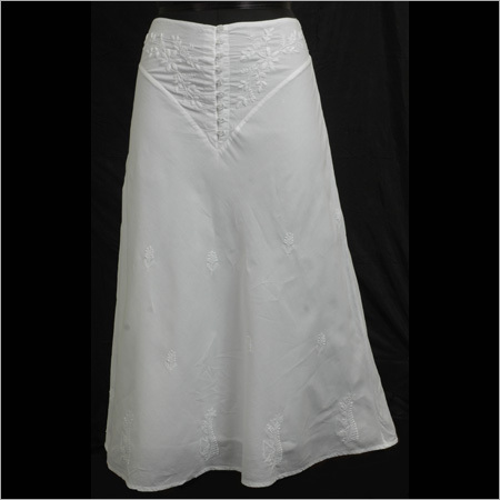 कढ़ाई वाली लंबी स्कर्ट्स