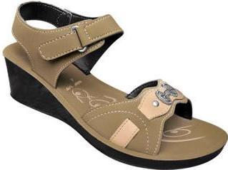 डिजाइनर पु सैंडल