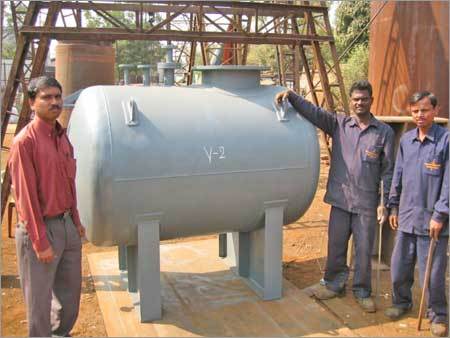सीसा युक्त टैंक