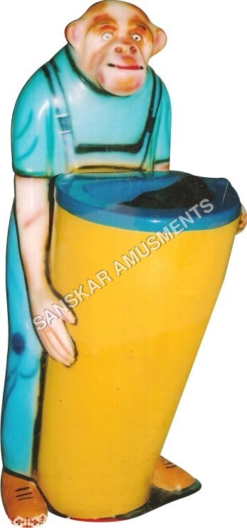 बड़ा बंदर कूड़ेदान