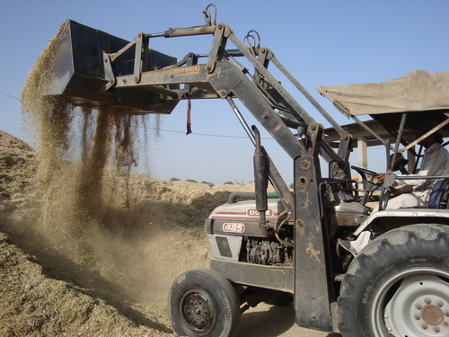 Heavy Duty Husk Loader - Color: Black