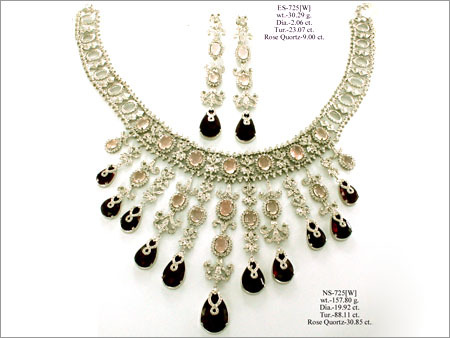 Fashionable Diamond Necklace Set