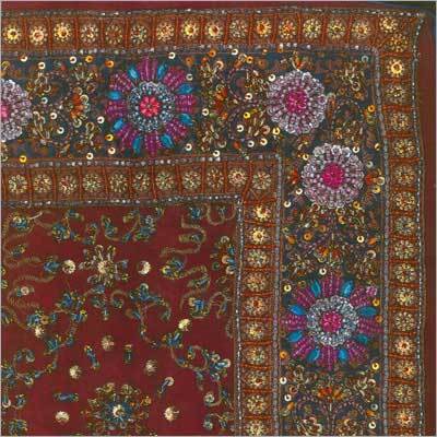 कढ़ाई वाली डिजाइनर साड़ी