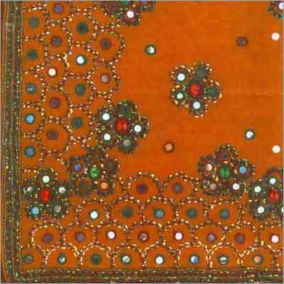 कढ़ाई की गई डिजाइनर साड़ी