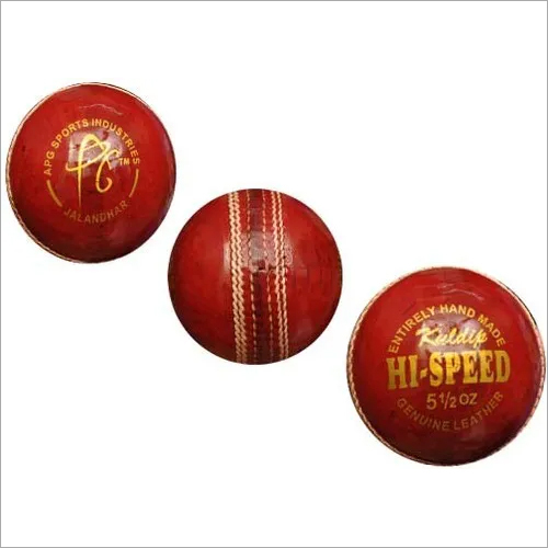चमड़े की लाल क्रिकेट गेंद