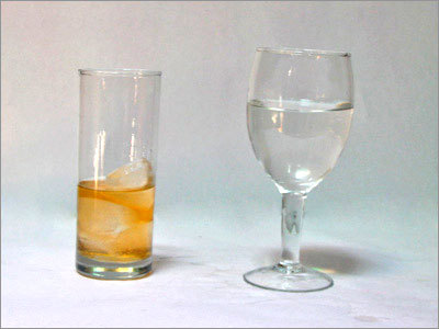 शॉट - लंबा पानी का गिलास ओ. ई.