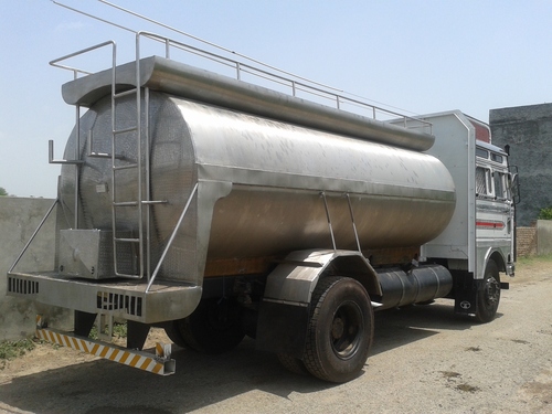 Road Milk Tanker Truck