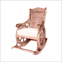 लकड़ी की झूलती कुर्सी