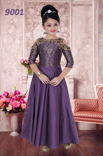 लड़कियों का गाउन