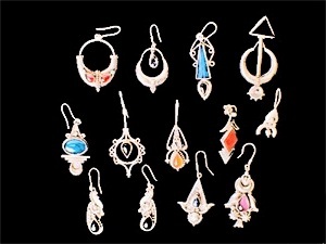 रत्न जड़े हुए बालियां