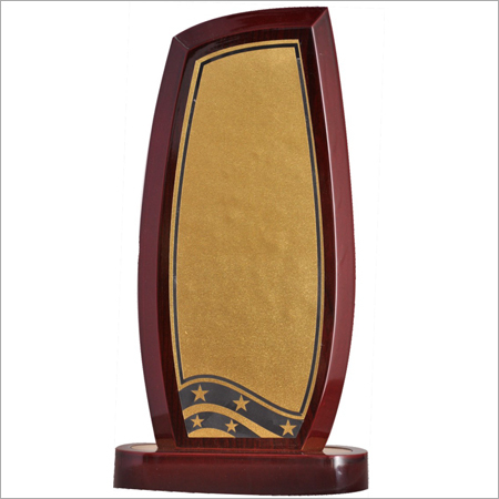 लकड़ी का आयातित ट्रॉफी