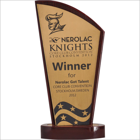 आयातित लकड़ी की विजेता ट्रॉफी