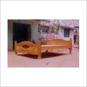 लकड़ी का डिज़ाइनर बिस्तर